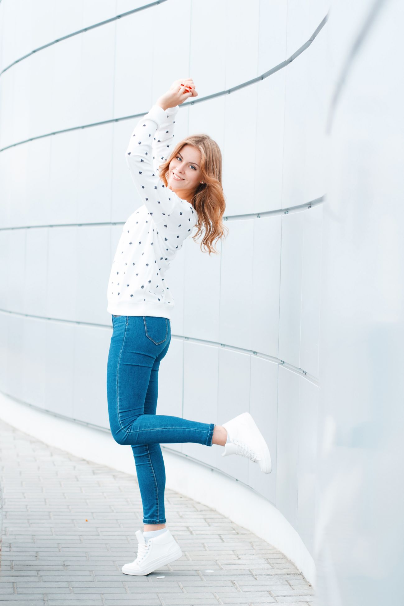 cheerful-beautiful-positive-young-woman-fashionable-clothes-have-fun-warm-spring-day-indoors-near-modern-wall