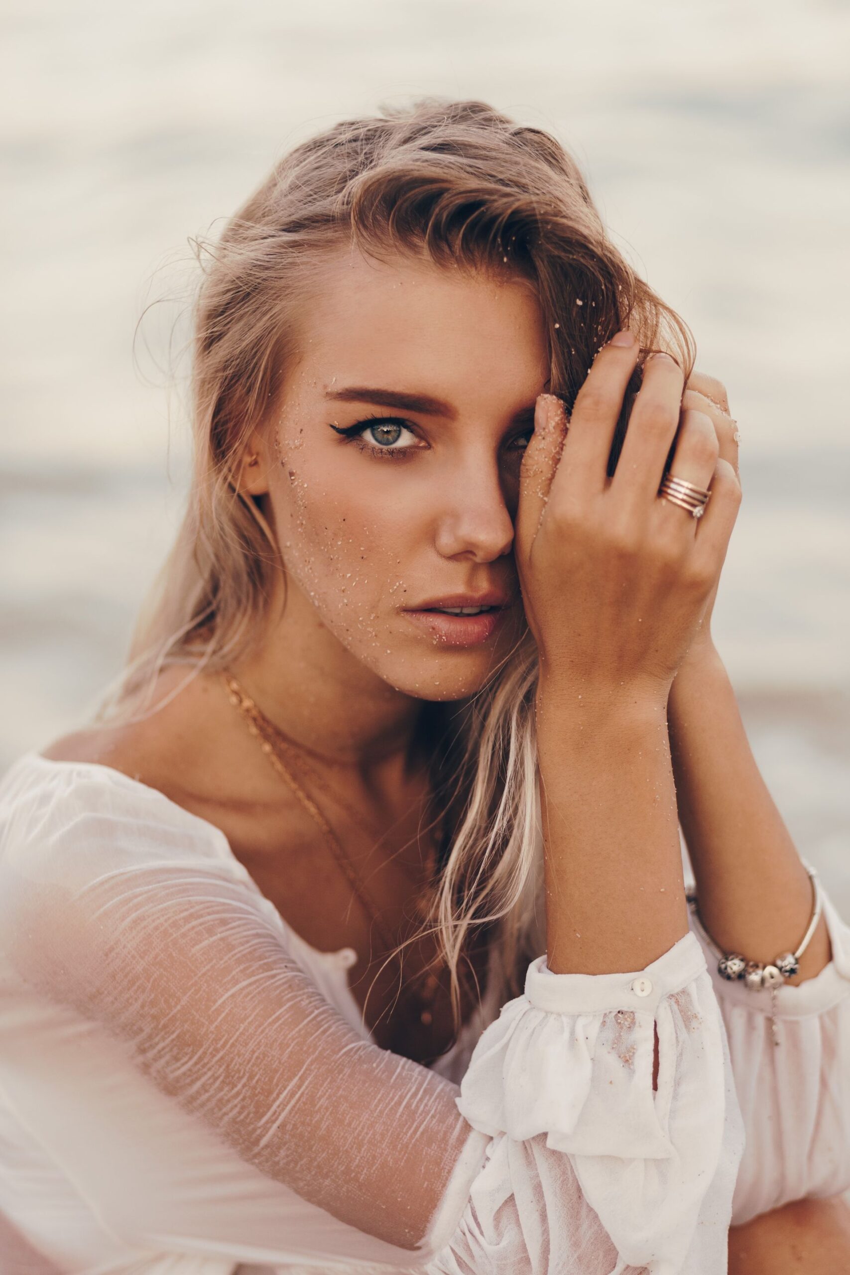 outdoor-summer-portrait-beautiful-happy-blond-woman-chilling-beach-near-ocean